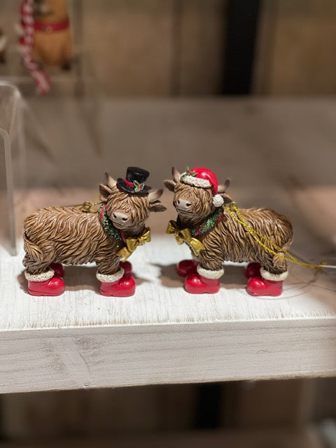 HIGHLAND COW STANDING WITH SANTA HAT HANGING ORNAMENT XM885