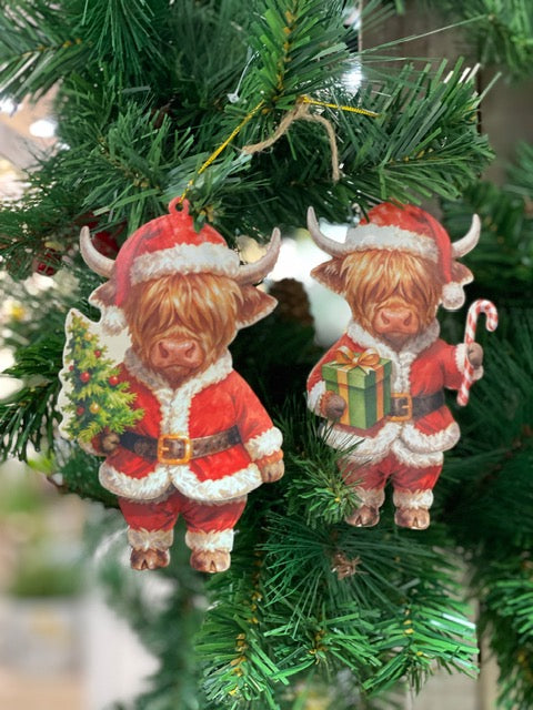 HIGHLAND COW WITH PRESENT METAL HANGING ORNAMENT XM883