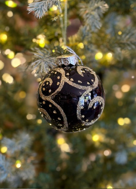 BLACK WITH GOLD SWIRLS GLASS ROUND HANGING ORNAMENT XM0456