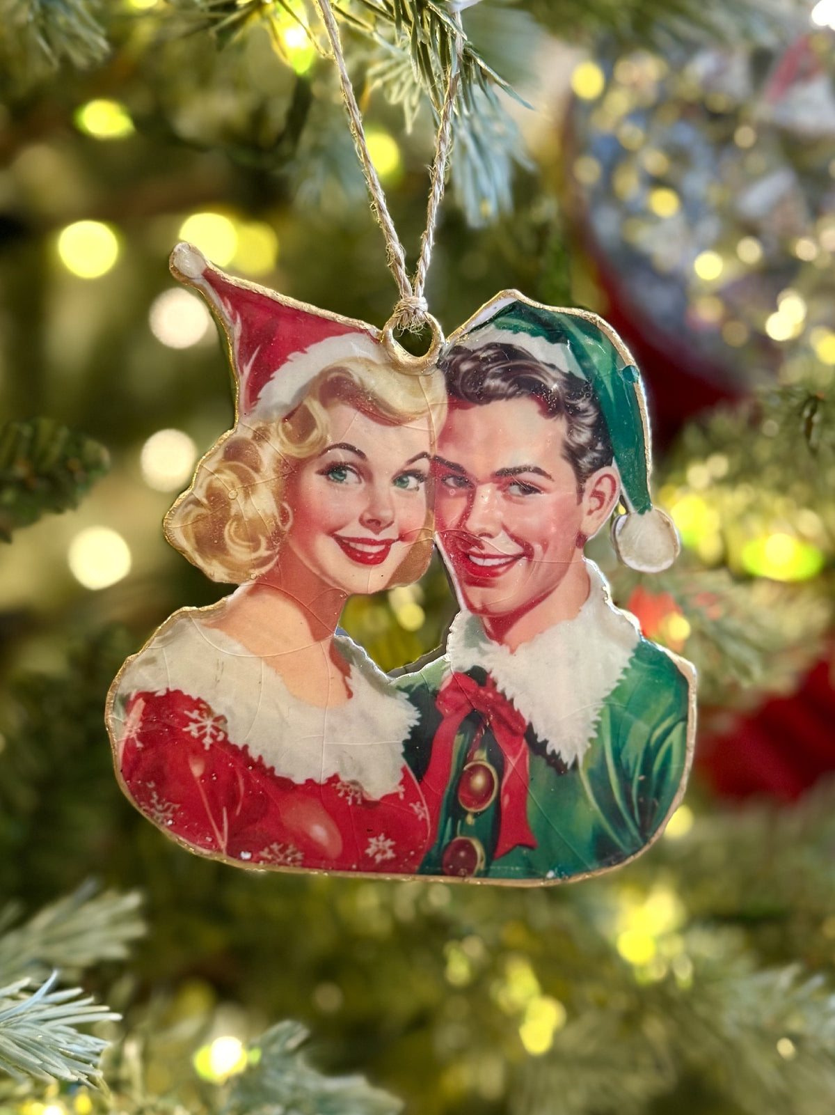 RETRO CHRISTMAS COUPLE METAL ORNAMENT XM1159