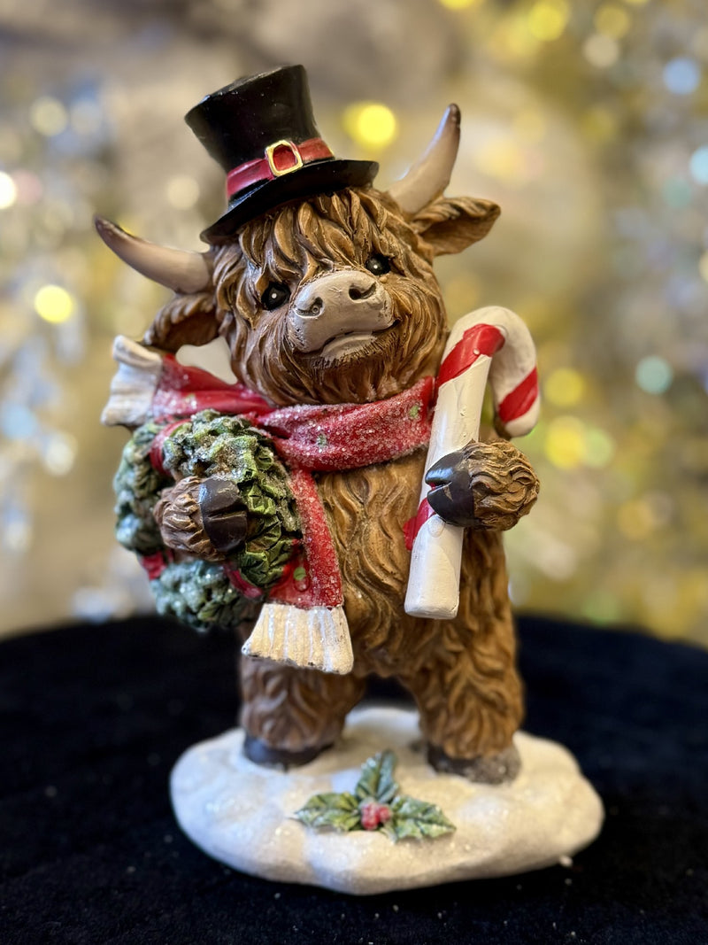 STANDING HIGHLAND COW WITH WREATH & TOP HAT 26773