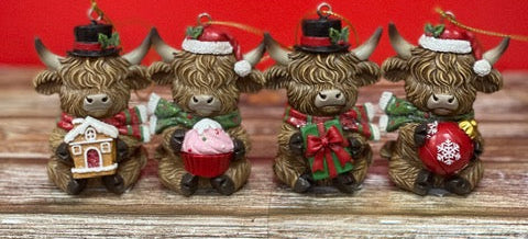 CHRISTMAS HIGHLAND COW WITH CUPCAKE HANGING ORNAMENT 27603