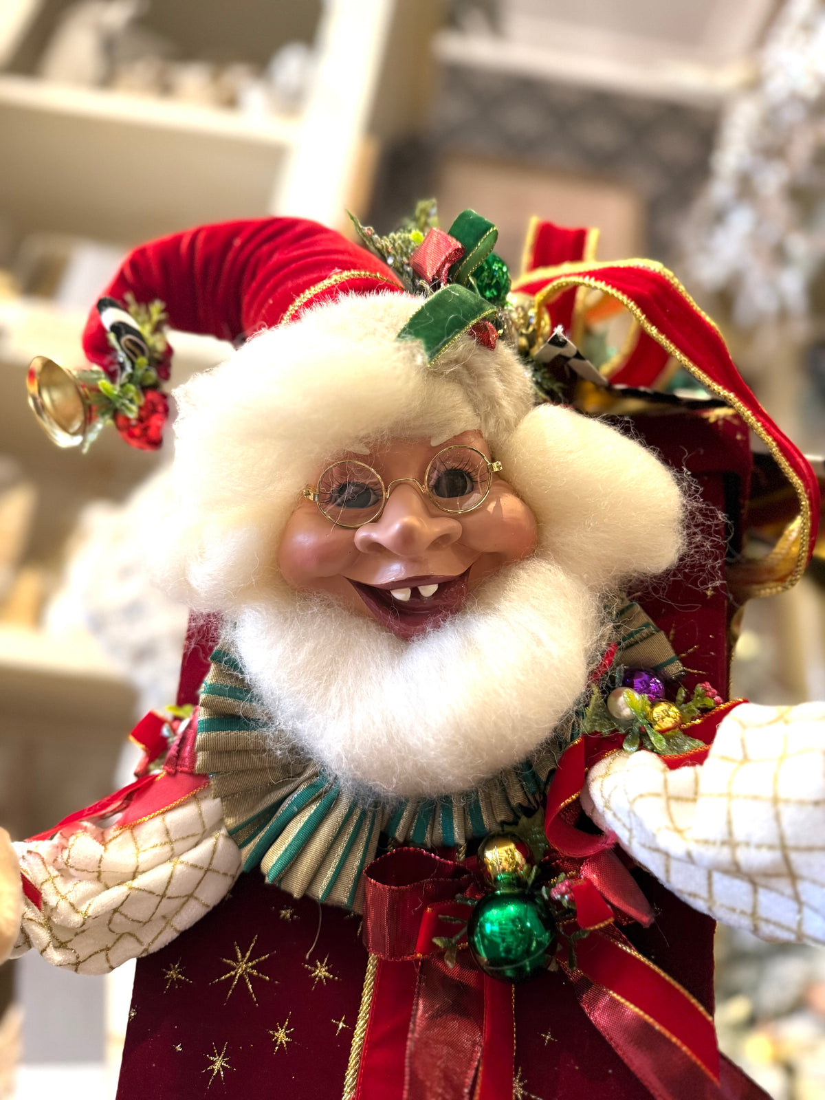 MARK ROBERTS - Medium Christmas Present Elf 51-64174
