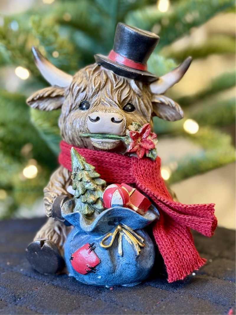 SITTING HIGHLAND COW WITH TOP HAT XM836S