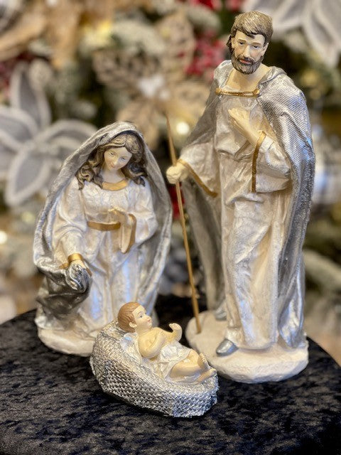 WHITE/SILVER 3 PIECE NATIVITY WITH GOLD DETAIL 4310203