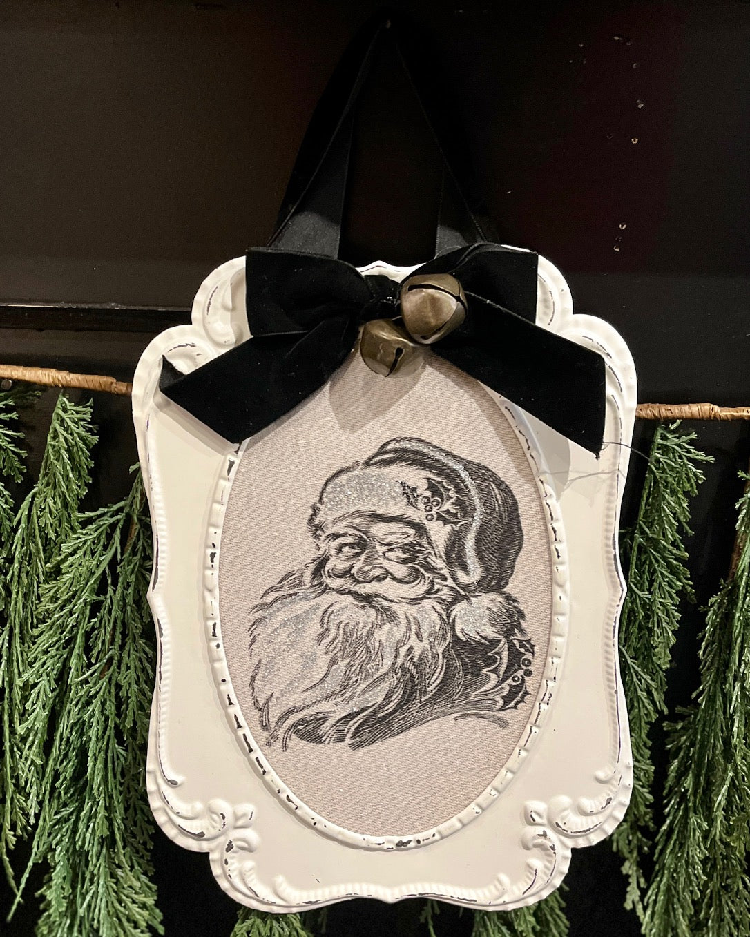 WHITE METAL FRAMED SANTA SIGN 4521347