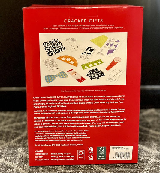 SANTA & REINDEER 12 PC CHRISTMAS CRACKERS