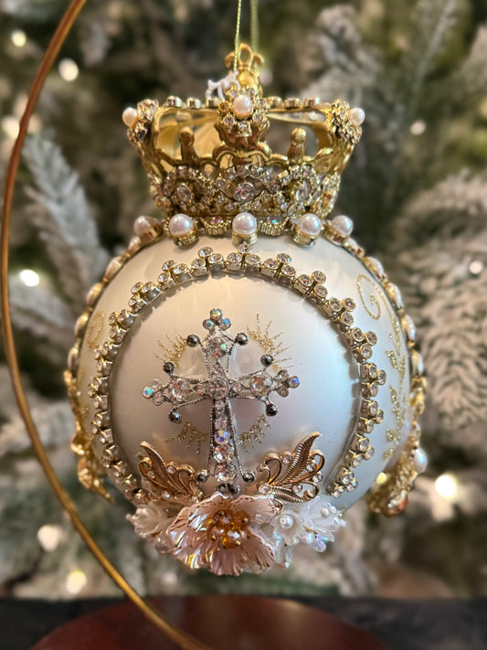 MARK ROBERTS - White Crown Jewels Ornament 36-61420