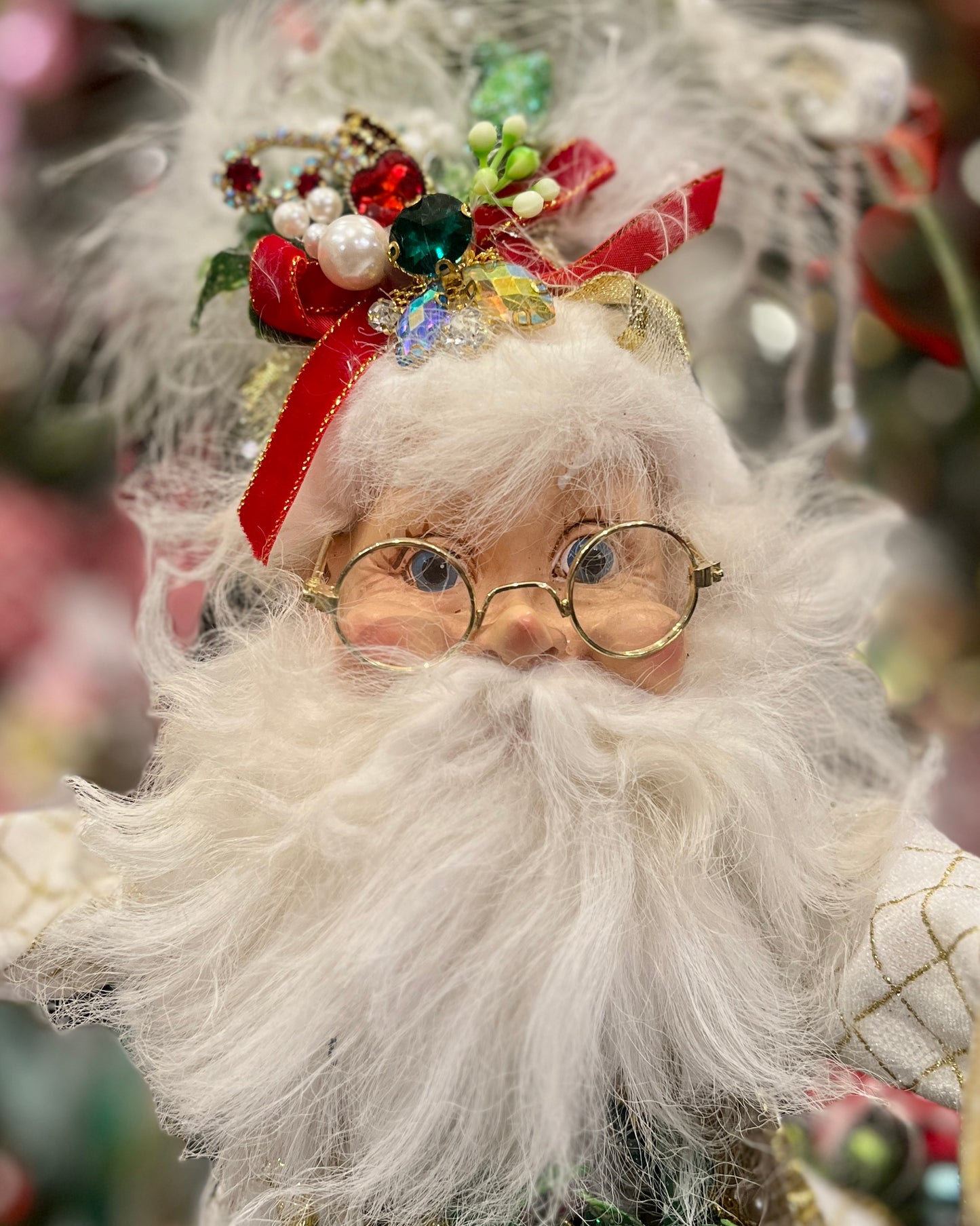MARK ROBERTS - NORTH POLE MEDIUM MISTLETOE ELF 51-44902