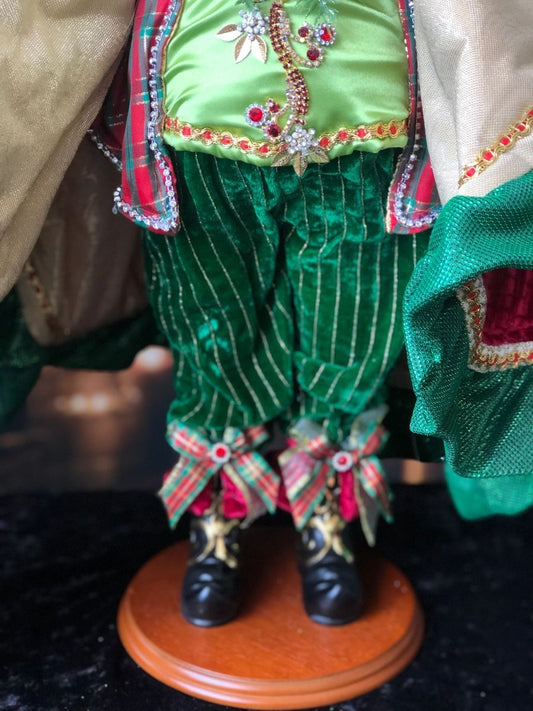 MARK ROBERTS SANTA - SANTA WITH STOCKING 51-05706