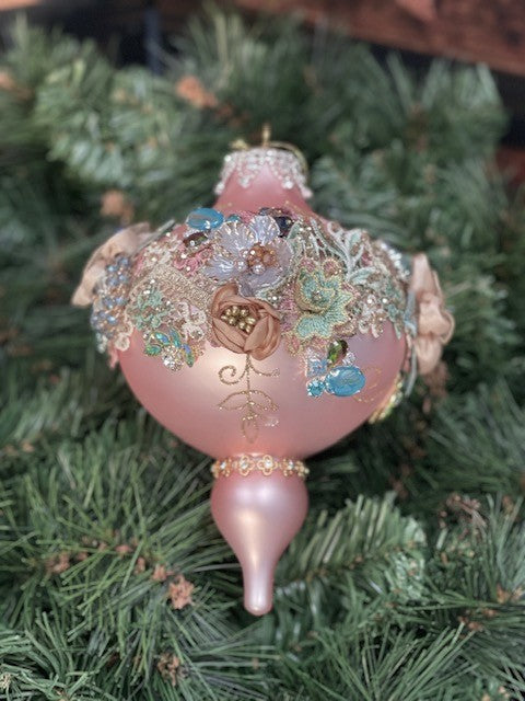 MARK ROBERTS ORNAMENTS - KINGS JEWELS PINK HANGING ORNAMENT