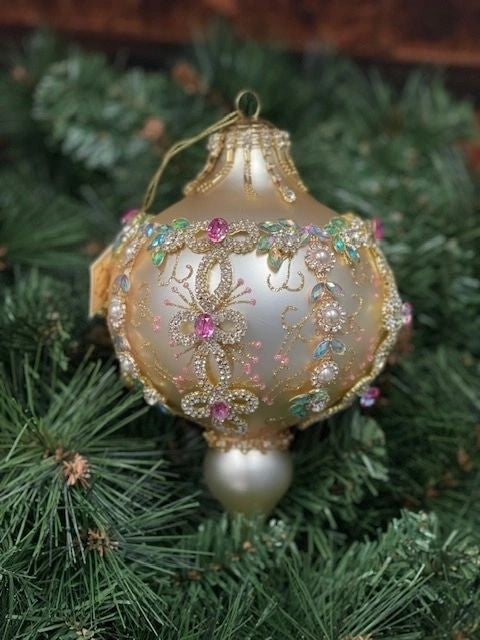 MARK ROBERTS ORNAMENTS - KINGS JEWELS IVORY FINIAL HANGING ORNAMENT