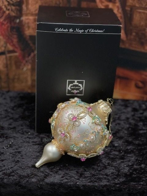 MARK ROBERTS ORNAMENTS - KINGS JEWELS IVORY FINIAL HANGING ORNAMENT