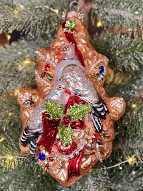 MARK ROBERTS KINGS JEWELS TWO TURTLE DOVES GLASS ORNAMENT 38-22042 