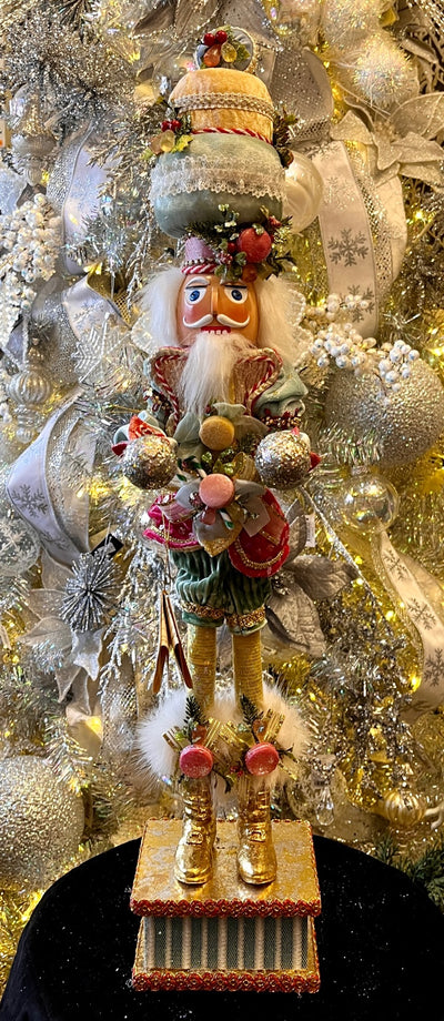 MARK ROBERTS MACARON NUTCRACKER 27 INCH 51-58998