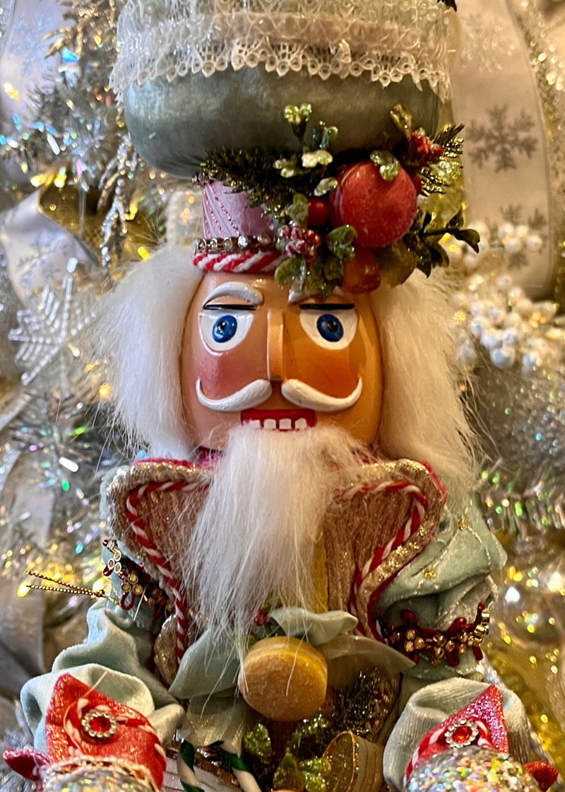 MARK ROBERTS MACARON NUTCRACKER 27 INCH 51-58998