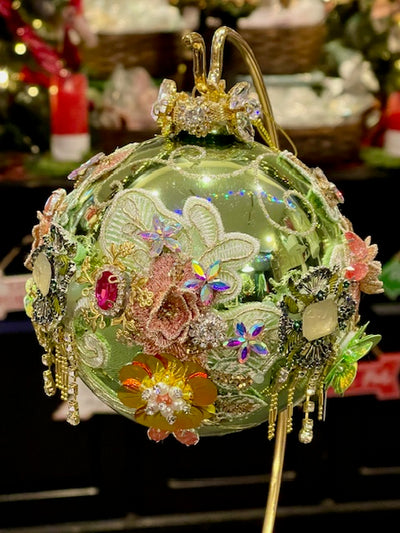 MARK ROBERTS - KING'S JEWELS MINT GREEN ROUND HANGING ORNAMENT 36-45976