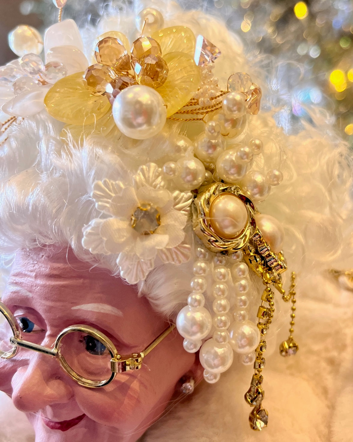 MARK ROBERTS - SNOW AND PEARLS MRS CLAUS 51-58698