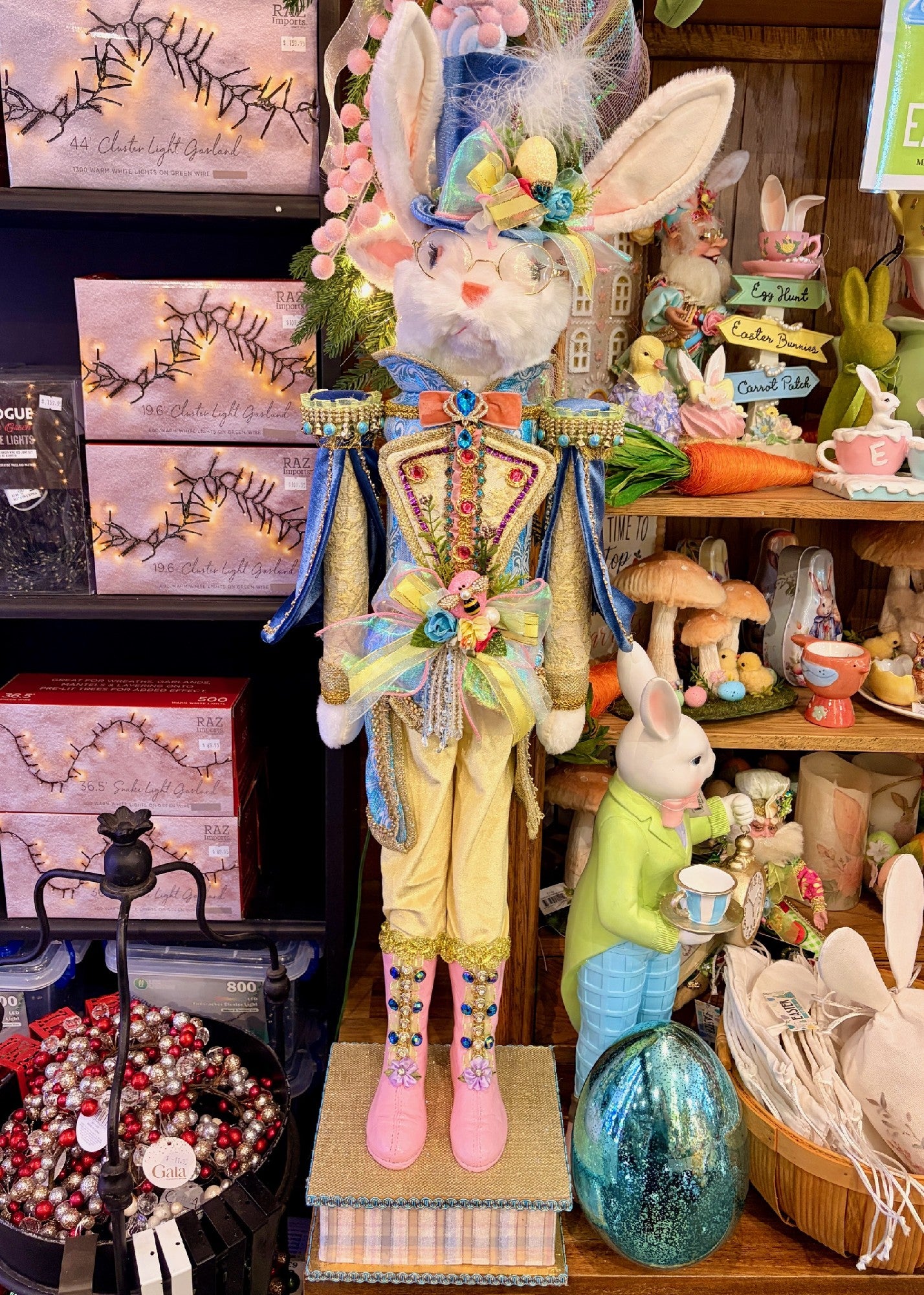 MARK ROBERTS - MEDIUM BUNNY NUTCRACKER YELLOW 51-63914