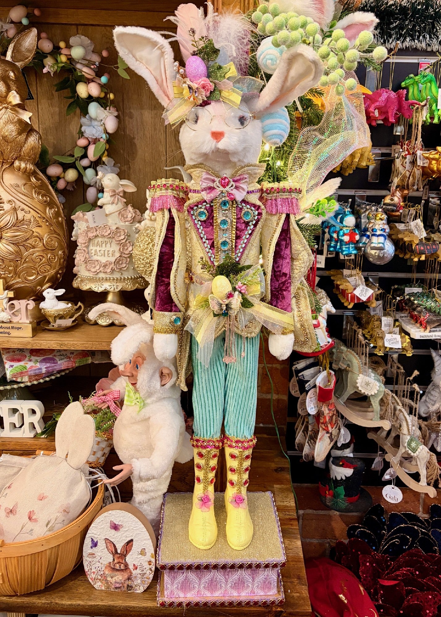 MARK ROBERTS - MEDIUM RABBIT NUTCRACKER GREEN 51-63910 (BULKY ITEM)