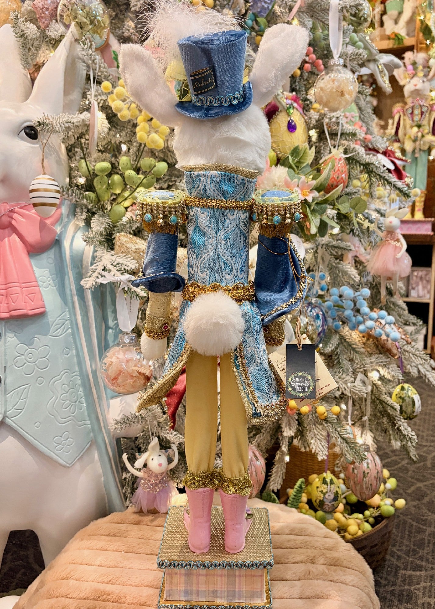 MARK ROBERTS - SMALL RABBIT NUTCRACKER YELLOW 51-63912