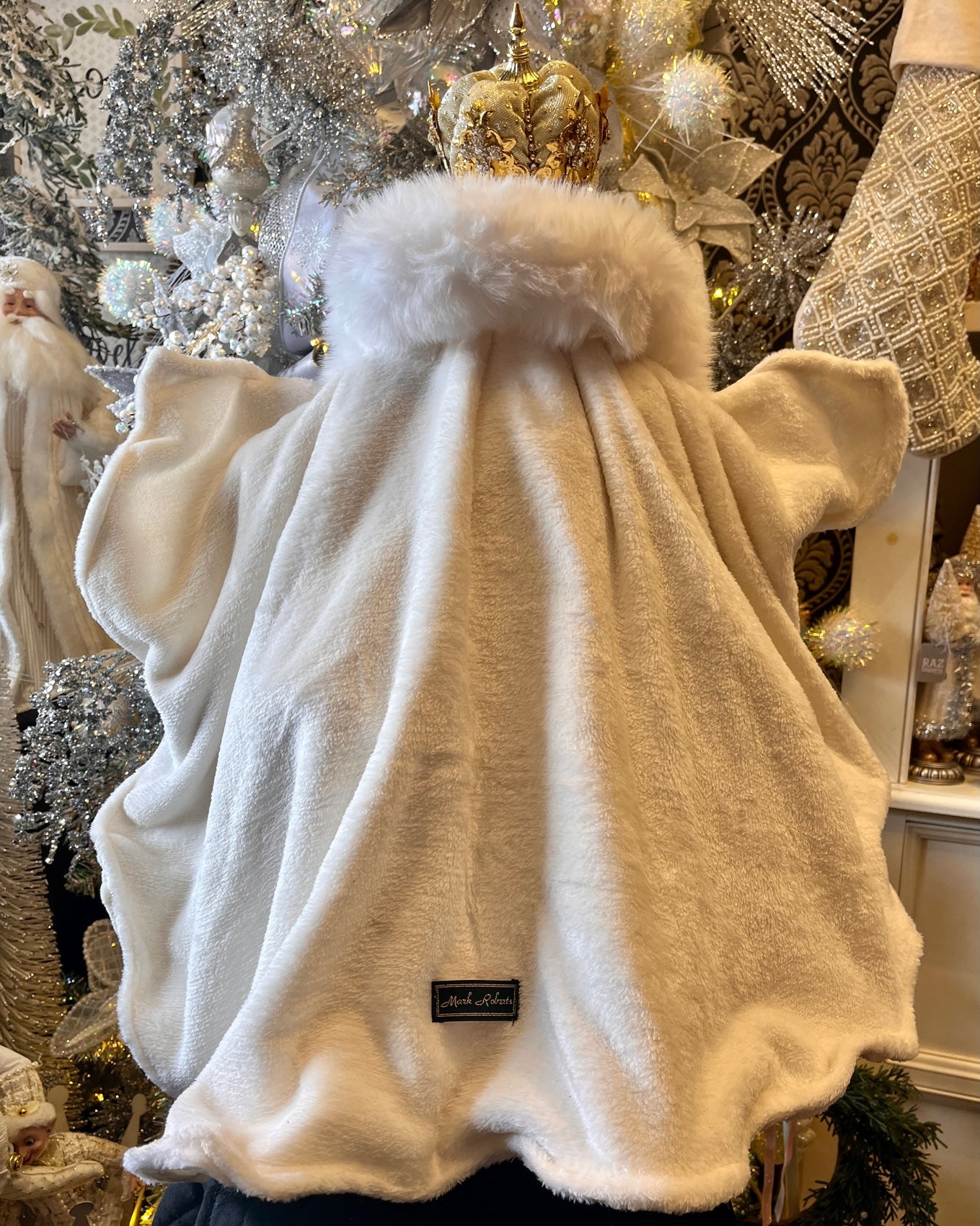 MARK ROBERTS - SNOW AND PEARLS SANTA 51-58660