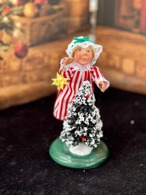 BYERS' CHOICE TODDLER WITH TREE