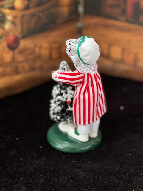 BYERS' CHOICE TODDLER WITH TREE