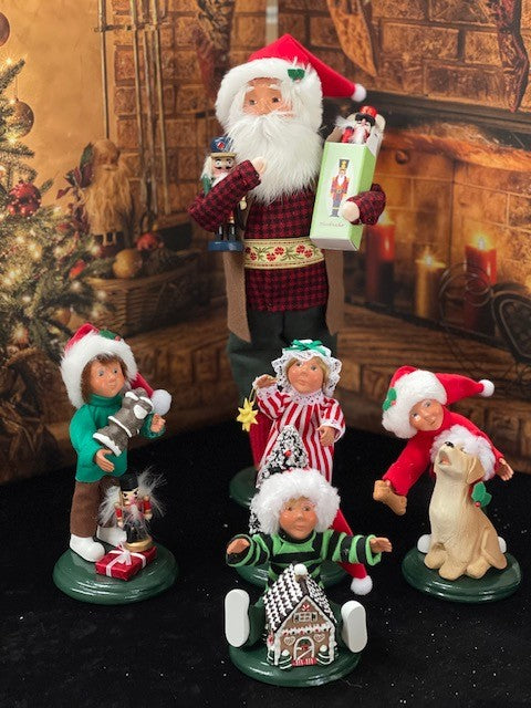 BYERS' CHOICE TODDLER WITH TREATS