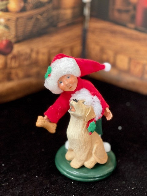 BYERS' CHOICE TODDLER WITH DOG