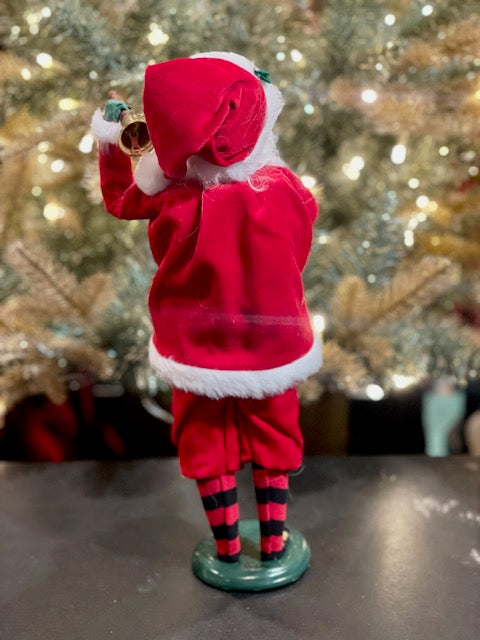 BYERS' CHOICE SANTA WITH WREATH 3232