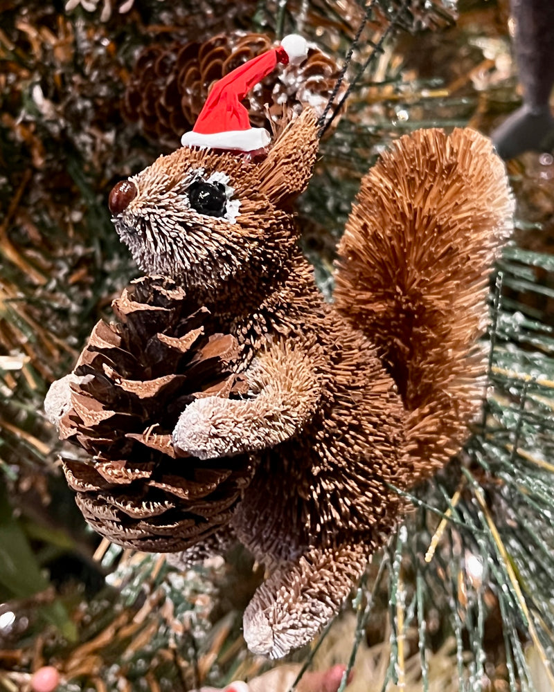 BROWN SITTING SQUIRREL HANGING ORNAMENT