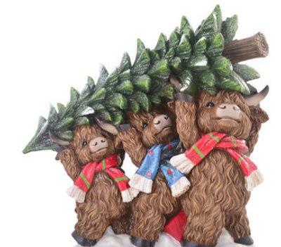 XMAS HIGHLAND COWS CARRYING CHRISTMAS TREE 26770