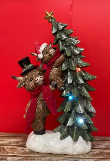 CHRISTMAS HIGHLAND COWS WITH LED TREE 27599