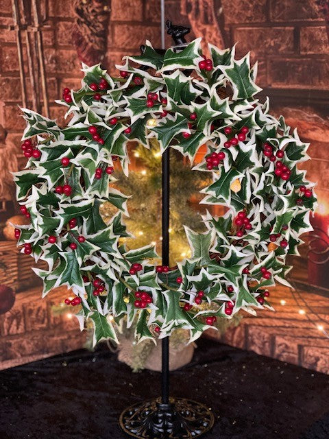 VARIEGATED HOLLY WREATH X1019VG