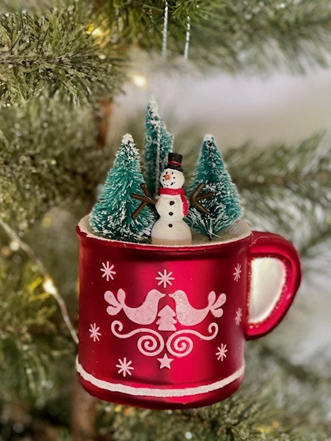 RED GLASS COCOA MUG WITH SNOWMAN SCENE X1669