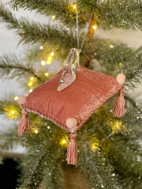 CINDERELLA SLIPPER PILLOW WITH GLASS SLIPPER ORNAMENT X2027