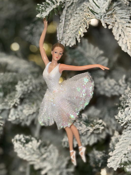 BRUNETTE BALLERINA WITH WHITE SKIRT X3649