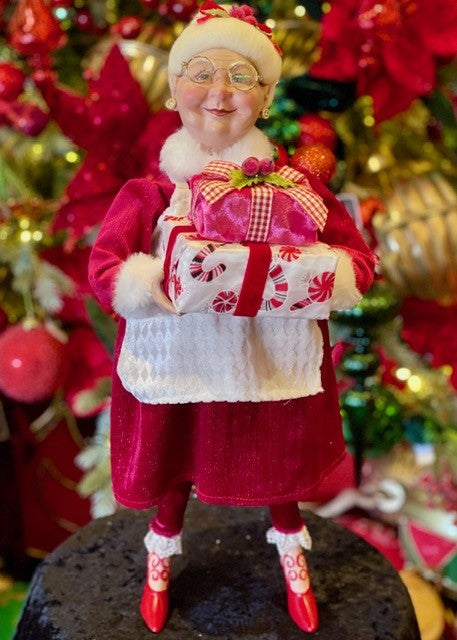 MRS CLAUS WITH GIFTS X3744