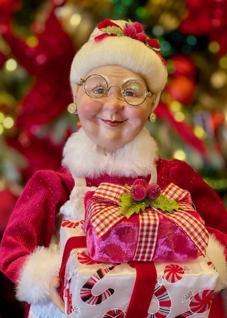 MRS CLAUS WITH GIFTS X3744