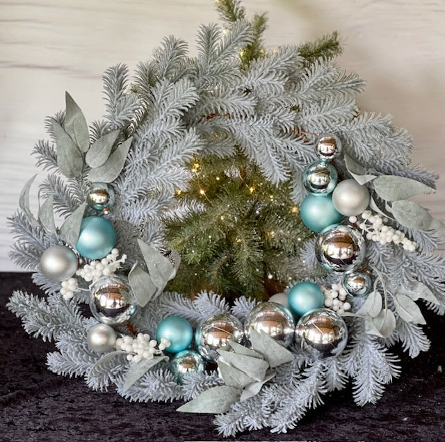 SNOWY SAGE SILVER BAUBLE WREATH XDWSSWR