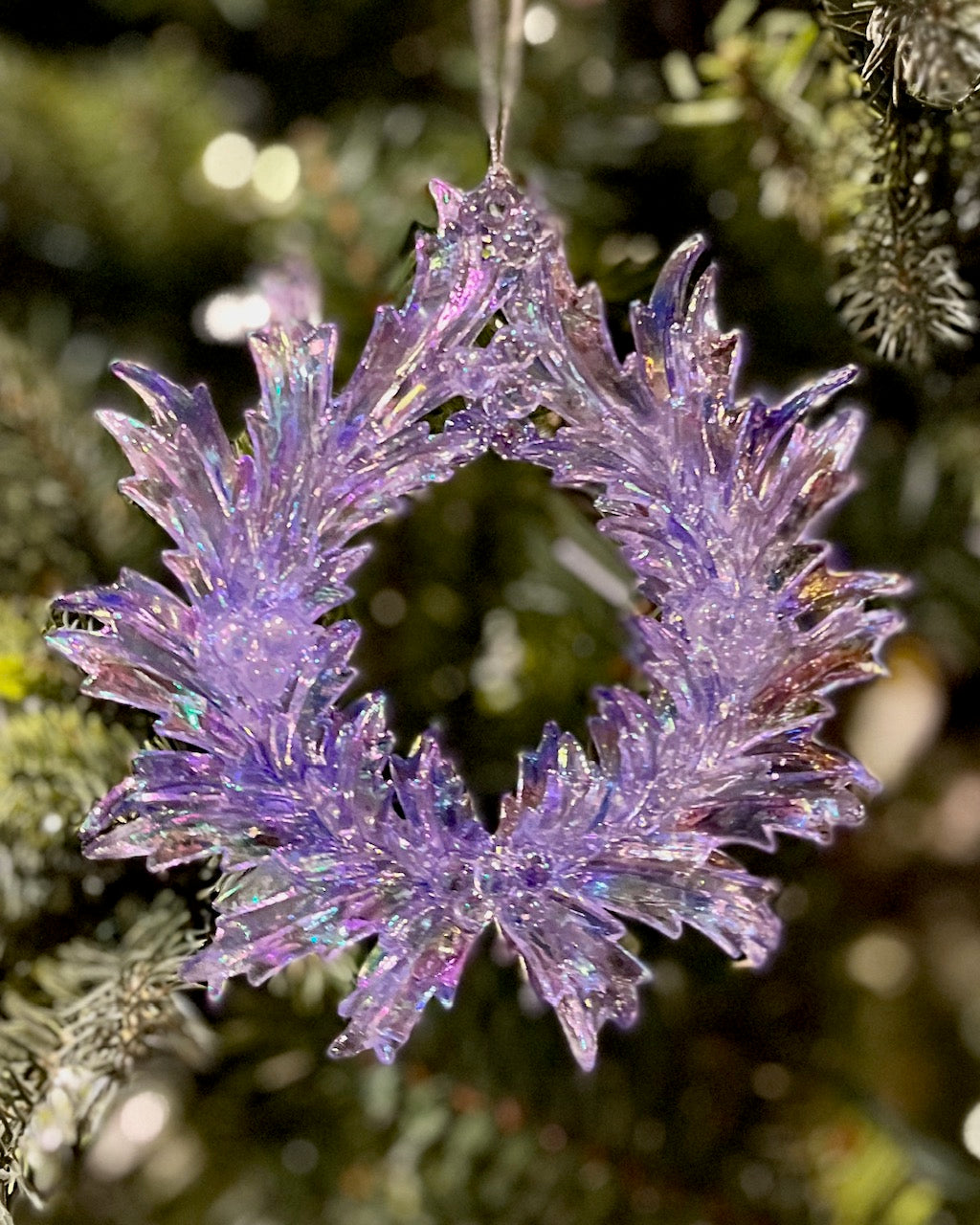 ACRYLIC IRRIDESCENT WREATH MAUVE ORNAMENT XASCMVW