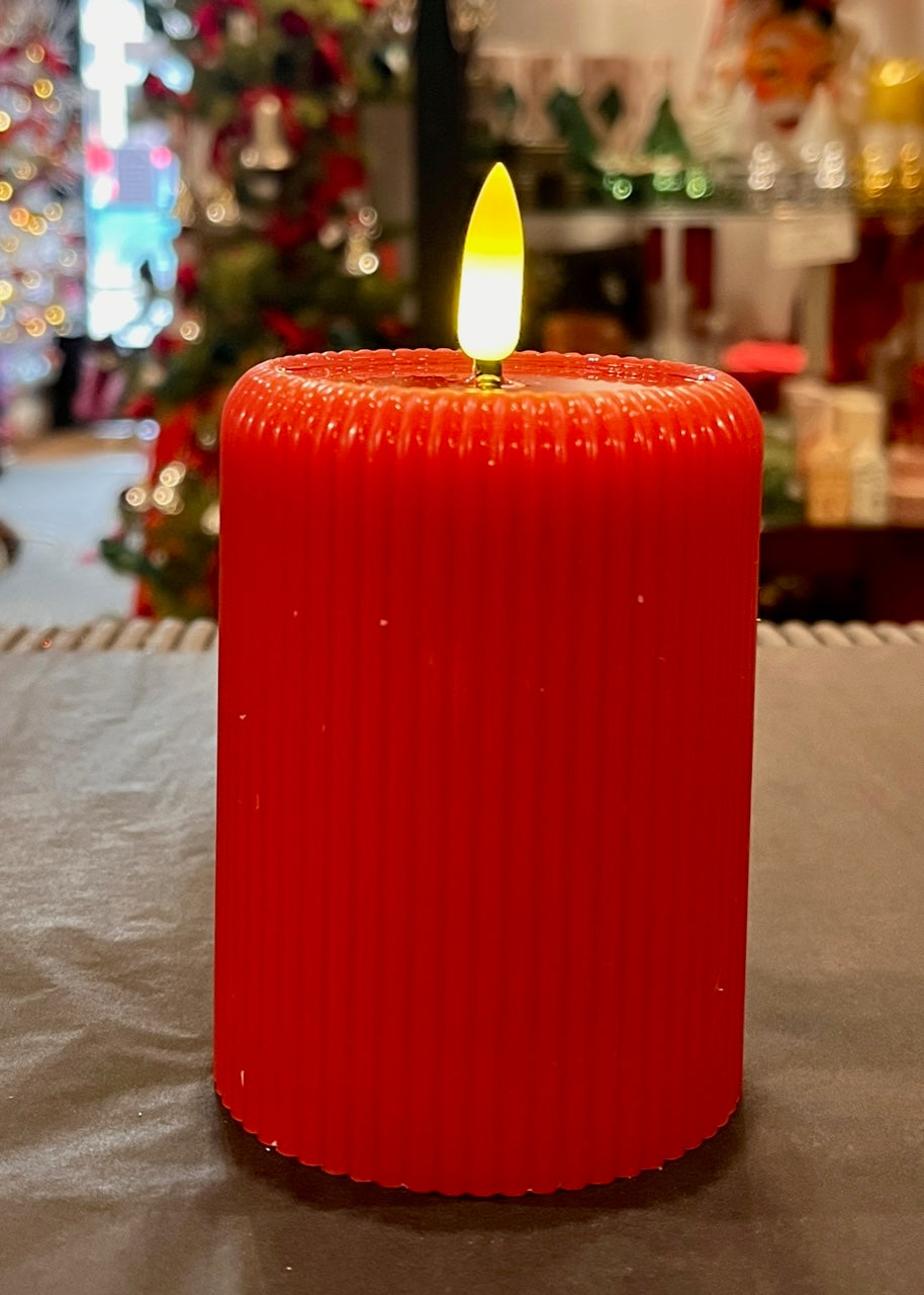 AURA LED RIBBED CANDLE RED MEDIUM SYARPM