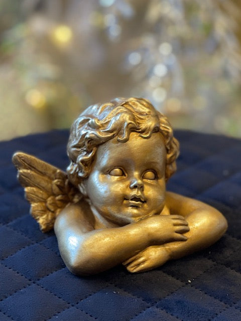VALENTINA RESIN GOLD ARMS CROSSED CHERUB XNTVTAC