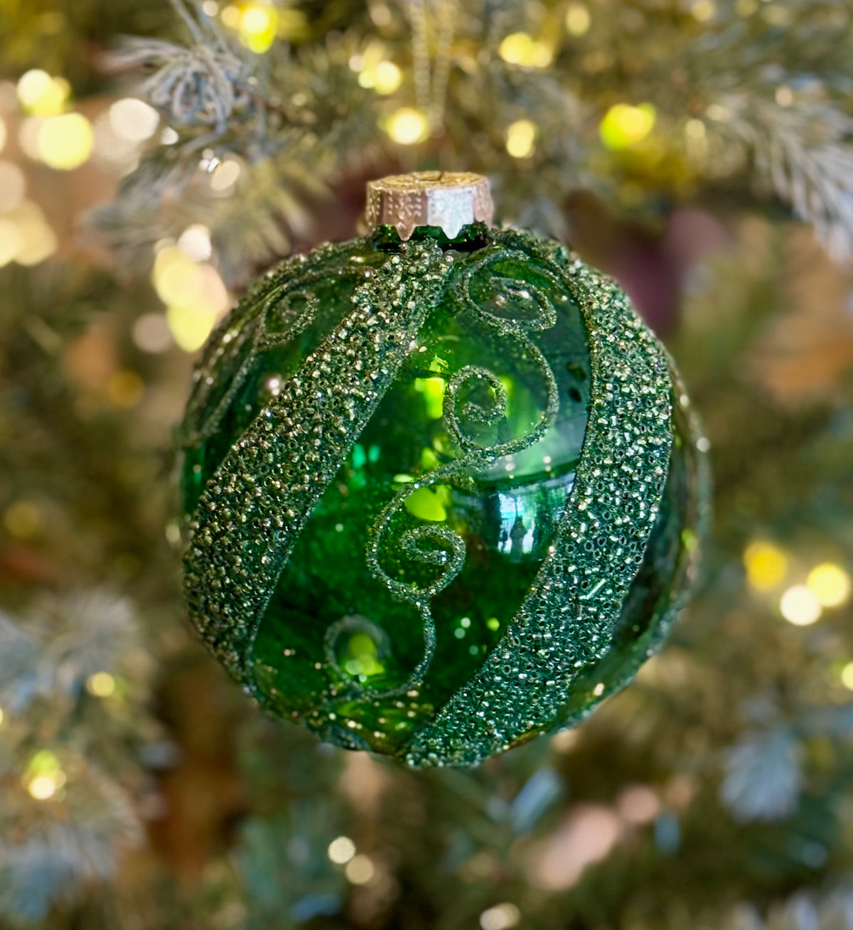 GREEN WITH GLITTER SWIRL ROUND GLASS HANGING ORNAMENT XGFQSAS