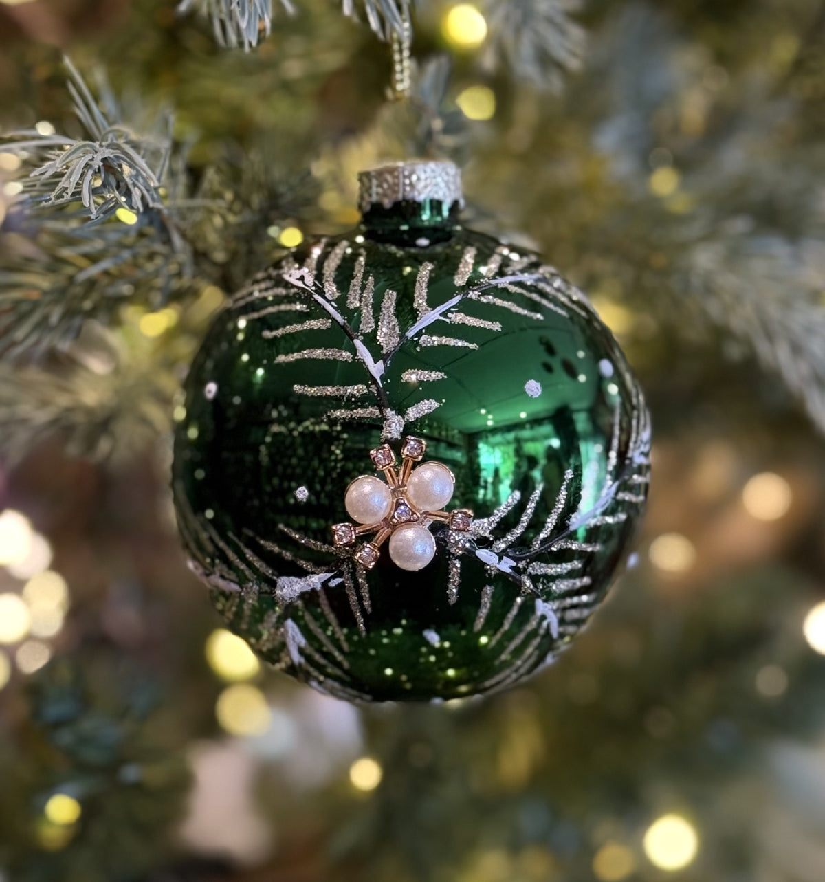 GREEN WITH FERN & PEARLS GLASS ROUND HANGING ORNAMENT XGMBMPG