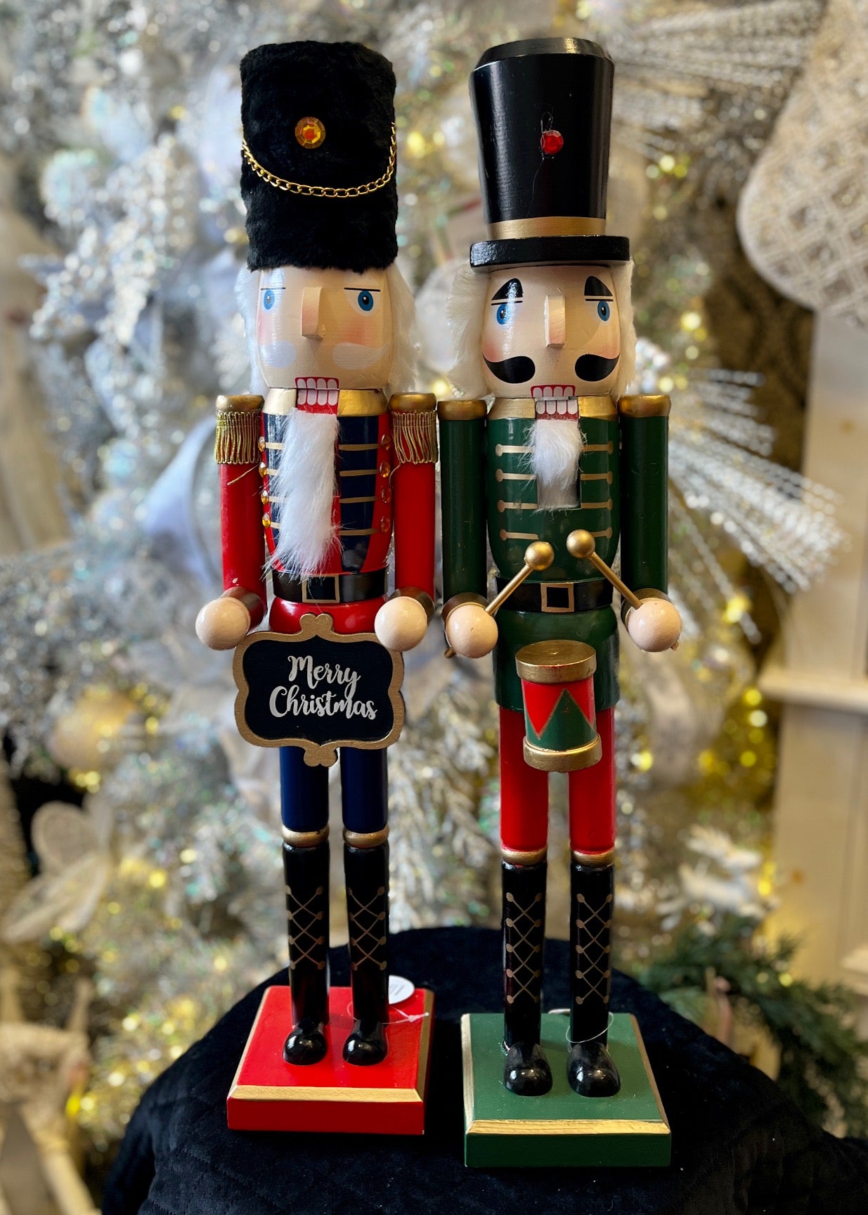 NUTCRACKER WITH MERRY CHRISTMAS SIGN TALL XX7874