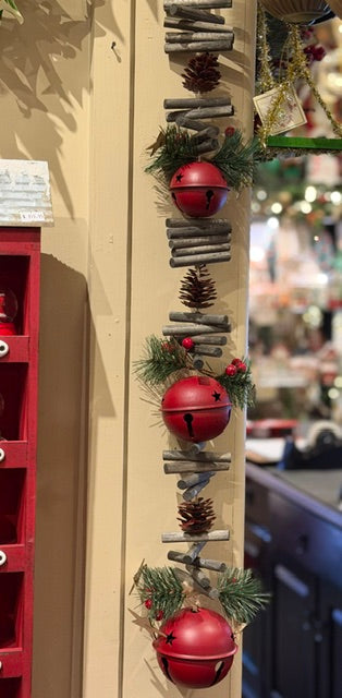 RUSTIC RED BELLS WITH PINECONE HANGING GARLAND XX13066