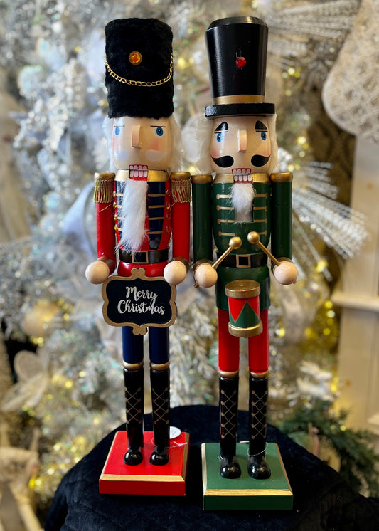 GREEN NUTCRACKER WITH DRUM XX799