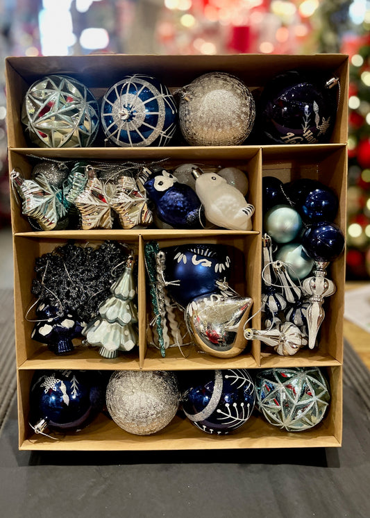 70 PIECE ASSORTED BLUE/WHITE SHATTERPROOF ORNAMENTS IN BOX XX12569